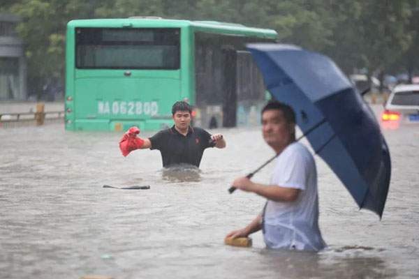 郑州特大暴雨千年一遇图片