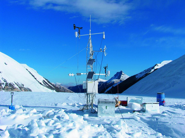 珠穆朗玛峰自动气象站图片